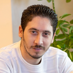 عاهد  البرقوني